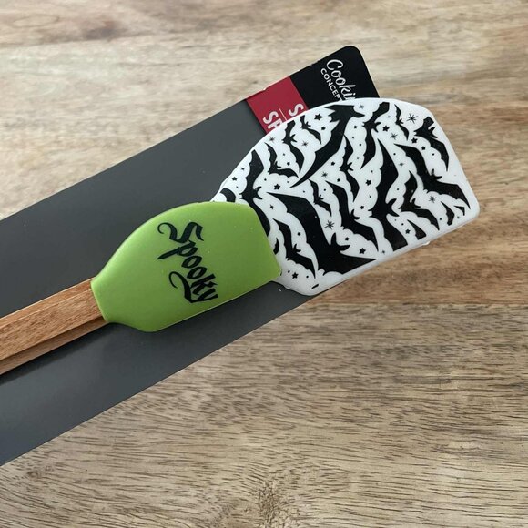 5/$20 NEW 2Pk Halloween Spatula Set-Spooky-Bats - Picture 2 of 4
